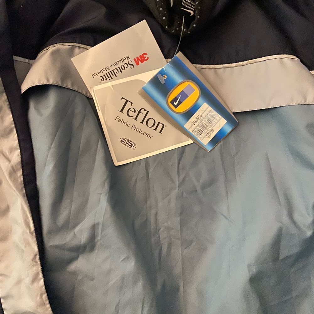 Nike jacket - Picture 2 of 4